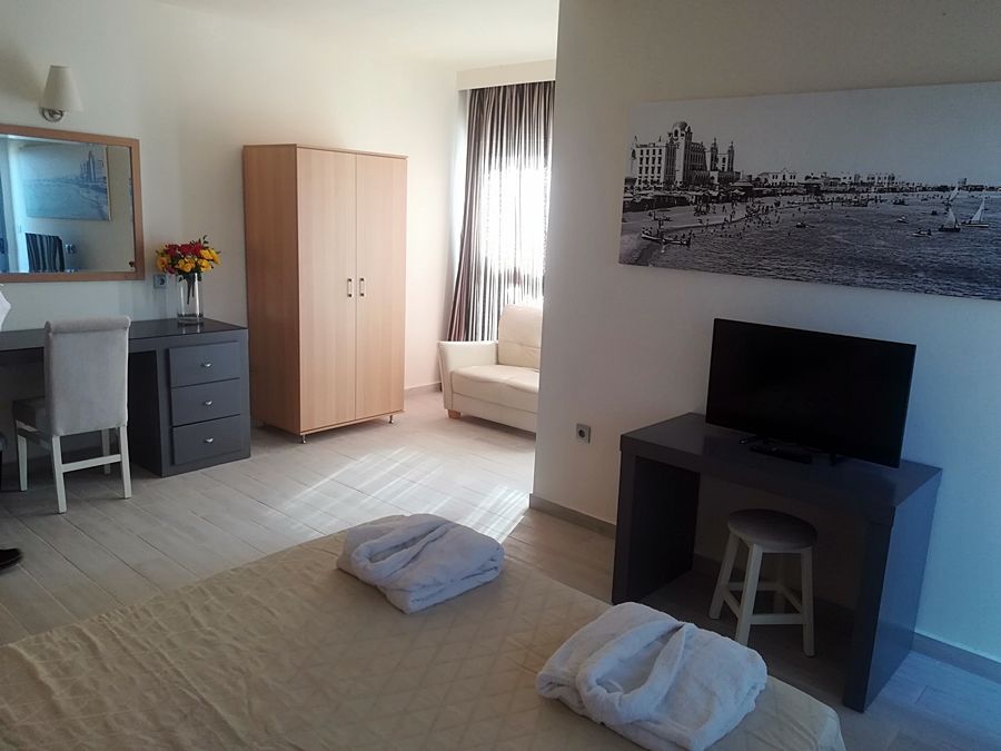 All Senses Ocean Blue Sea Side Resort (Adults Only) Petaloudes Exterior foto
